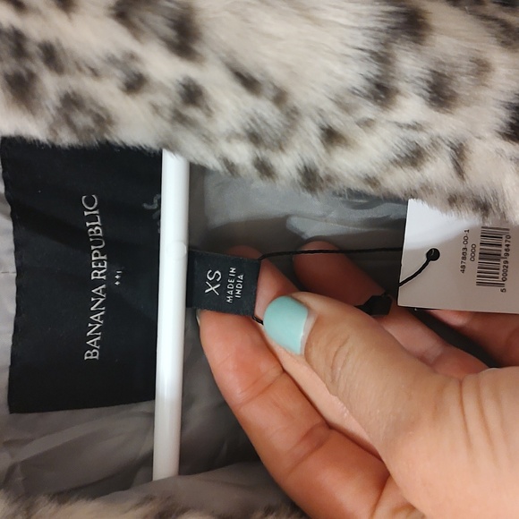 Banana Republic Faux Fur leopard print Jacket. - Picture 4 of 8